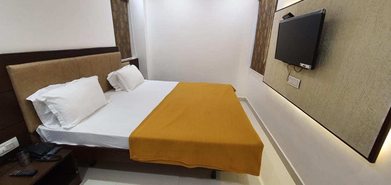 Hotel N K Bhuj Εξωτερικό φωτογραφία