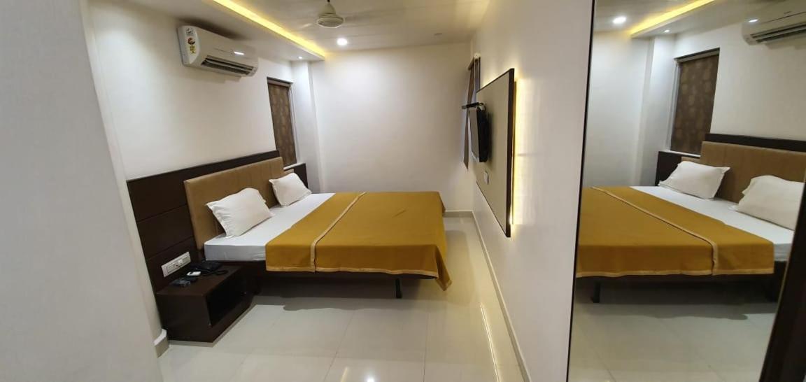Hotel N K Bhuj Εξωτερικό φωτογραφία