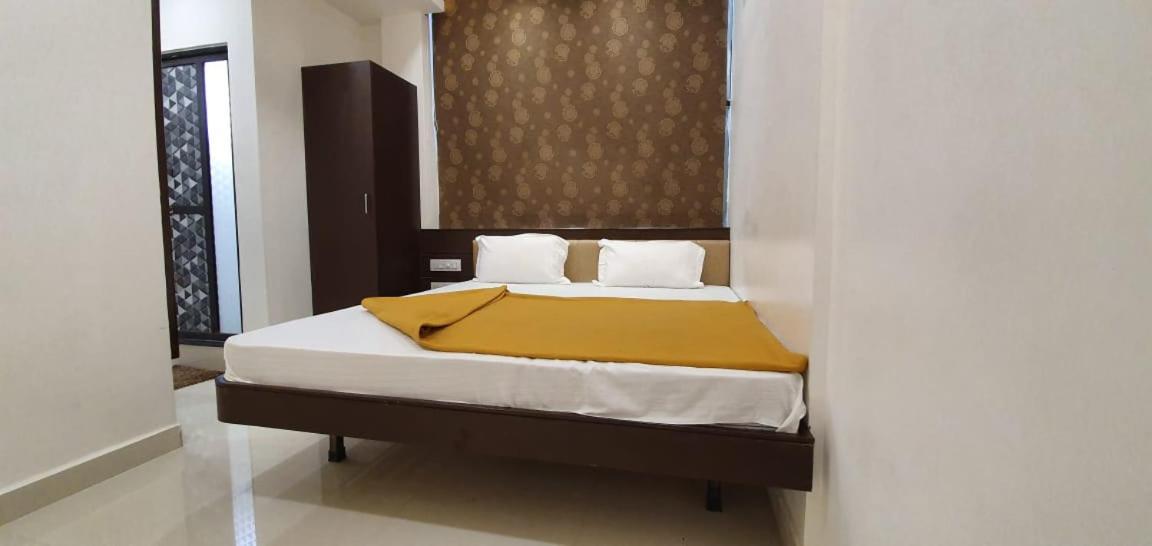 Hotel N K Bhuj Εξωτερικό φωτογραφία