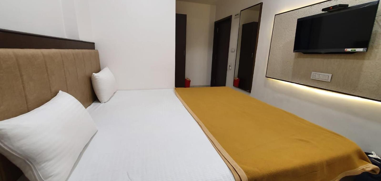Hotel N K Bhuj Εξωτερικό φωτογραφία