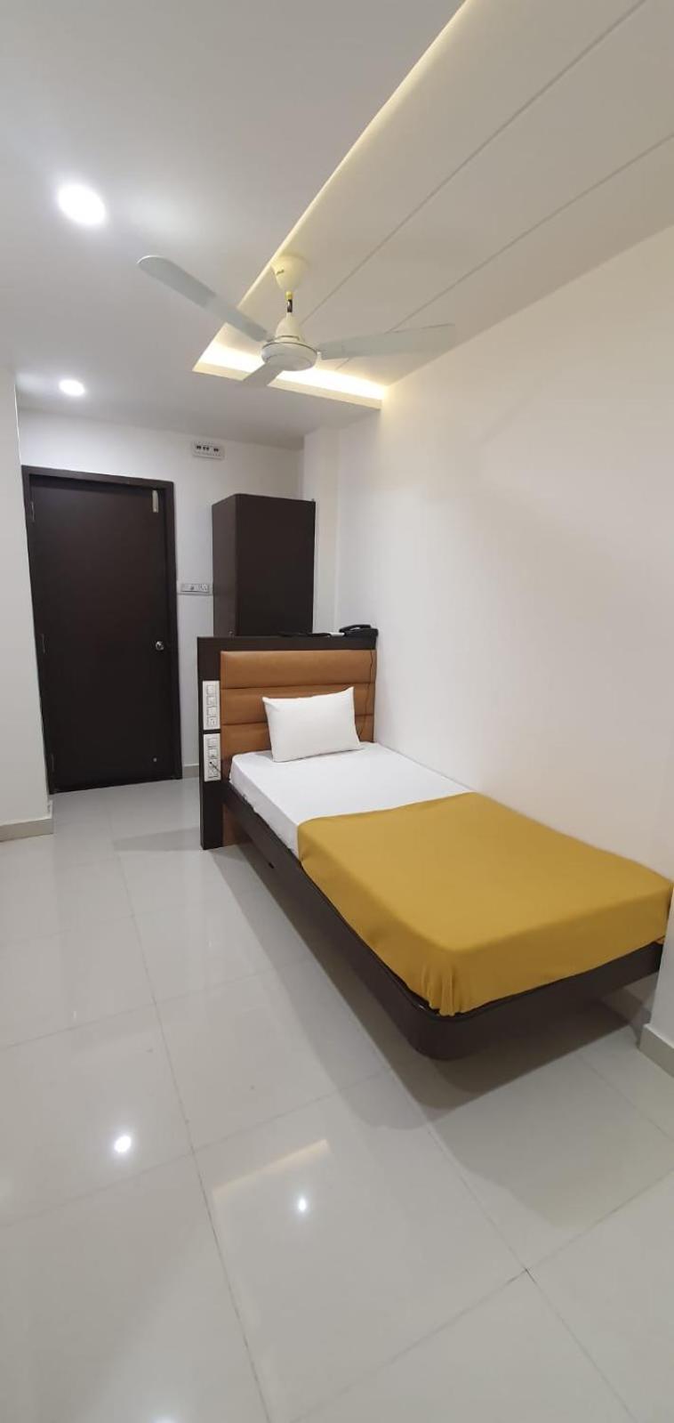 Hotel N K Bhuj Εξωτερικό φωτογραφία