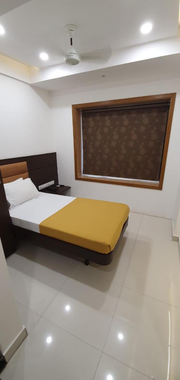 Hotel N K Bhuj Εξωτερικό φωτογραφία