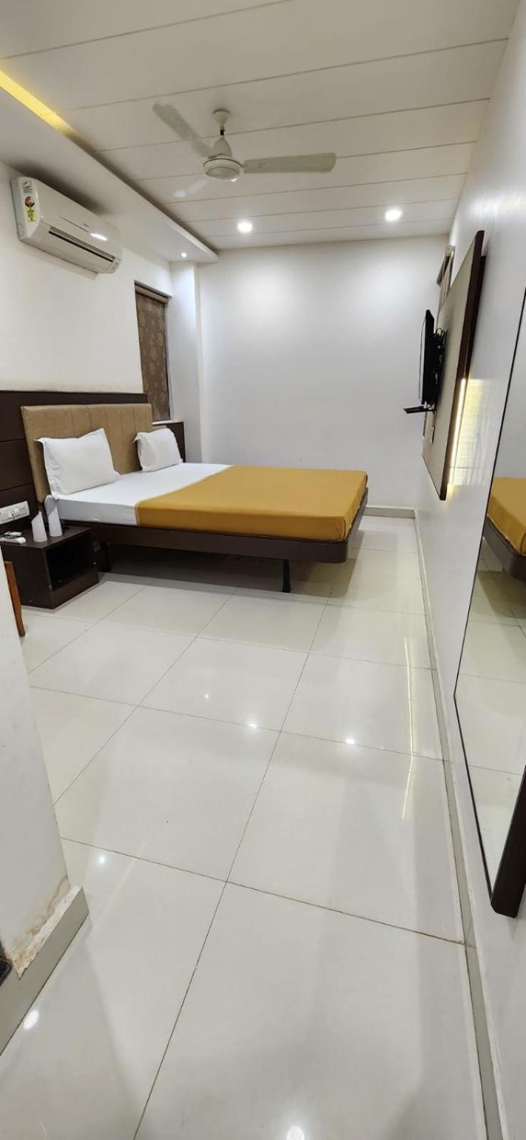 Hotel N K Bhuj Εξωτερικό φωτογραφία